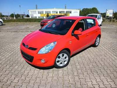 Gebraucht Hyundai i20 Comfort 101 PS (74 kW) 2009 Rot Kleinwagen