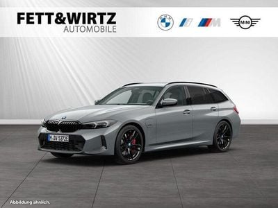 Gebraucht BMW 320e M Sport 204 PS (150 kW) 2023 Skyscraper grau metallic Limousine