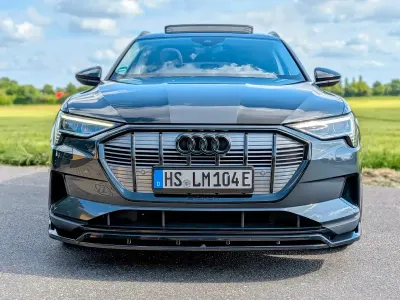 Używany Audi e-tron Comfort 300 kW (408 KM) 2021 Szary SUV