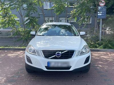 Weiß Gebraucht 2011 Volvo XC60 SUV | 10.500 € (Etwas zu teuer)