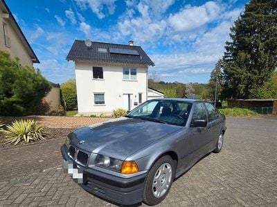 Second-hand BMW 316 99 CP (72 kW) 1993 Gri Berlinǎ