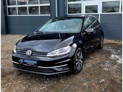 Gebraucht VW Golf VII IQ Drive 131 PS (96 kW) 2019 Deep black perleffekt (metallic) Limousine