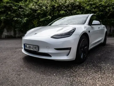 Gebraucht Tesla Model 3 Long Range AWD 235 kW (320 PS) 2023 Weiß Limousine