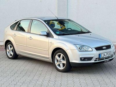 Gebraucht Ford Focus Ghia 125 PS (91 kW) 2007 Silber Limousine