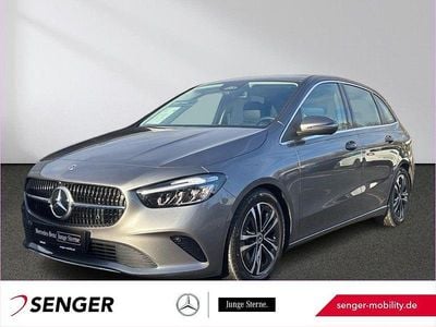 Grau Gebraucht 2024 Mercedes 180 Advanced Limousine | 28.640 € (Guter Preis)