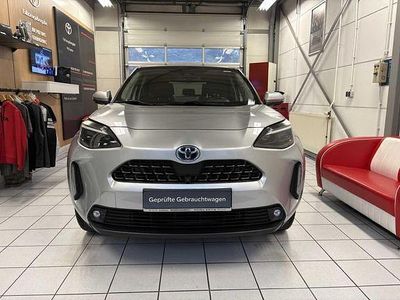Gebraucht Toyota Yaris Hybrid Elegant 116 PS (85 kW) 2021 Shimmering silver metallic
