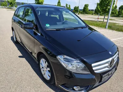 Gebraucht Mercedes B180 122 PS (89 kW) 2012 Schwarz Van / Kleinbus