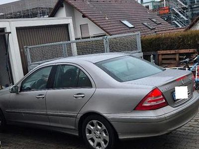 Gebraucht Mercedes 200 163 PS (119 kW) 2005 Gold Limousine