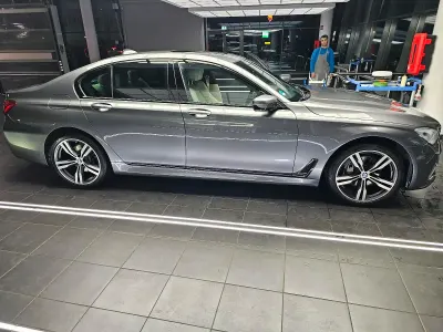 Gebraucht BMW 730 M Sport 265 PS (194 kW) 2017 Grau Limousine