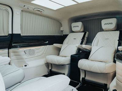 Schwarz Gebraucht 2024 Mercedes V300 Van / Kleinbus | 184.450 €