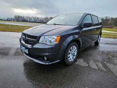 Gebraucht Dodge Grand Caravan 287 PS (211 kW) 2019 Braun Van / Kleinbus