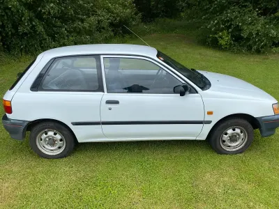 Gebraucht Toyota Starlet XLi 75 PS (55 kW) 1994 Weiß Kleinwagen