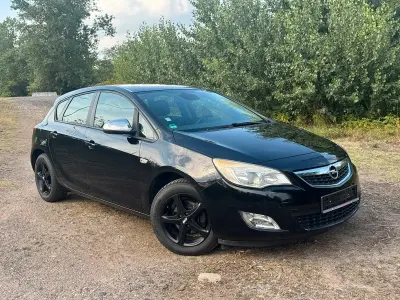 Gebraucht Opel Astra 138 PS (101 kW) 2010 Schwarz Kombi