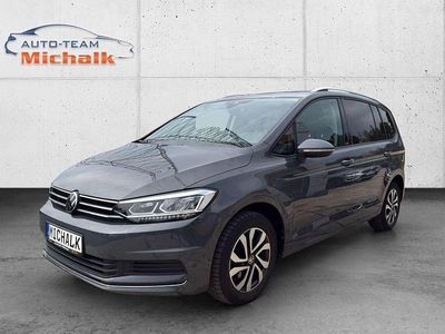 Używany VW Touran 150 KM (110 kW) 2022 Szary Minivan
