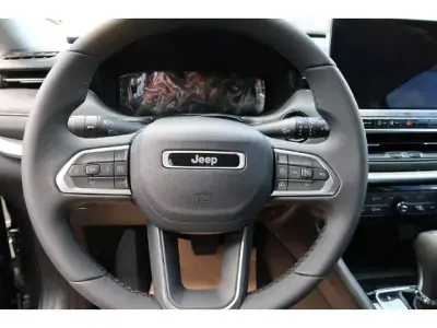 Gebraucht Jeep Compass Limited 131 PS (96 kW) 2023 Grün SUV