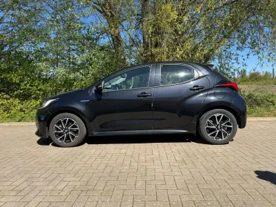 Gebraucht Toyota Yaris Hybrid Team 116 PS (85 kW) 2021 Schwarz Limousine