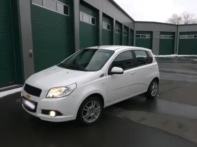 Gebraucht Chevrolet Aveo LT 101 PS (74 kW) 2010 Weiß Kleinwagen