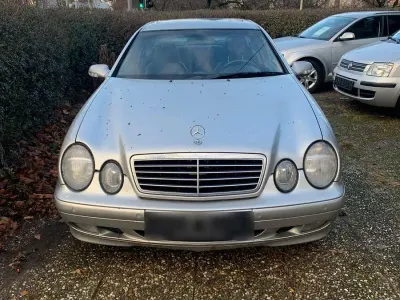 Gebraucht Mercedes CLK230 Elegance 197 PS (144 kW) 2002 Silber Coupé
