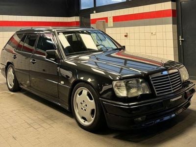 Schwarz Gebraucht 1994 Mercedes E36 AMG AMG Limousine | 79.999 €