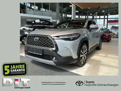 Gebraucht Toyota Corolla Cross Team 197 PS (144 kW) 2024 Shimmering silver metallic SUV