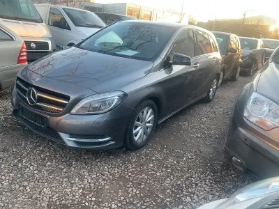 Gebraucht Mercedes B180 109 PS (80 kW) 2012 Grau Kleinwagen