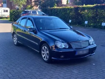 Second-hand Mercedes C220 AMG 150 CP (110 kW) 2007 Albastru Berlinǎ