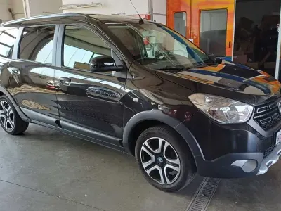 Gebraucht Dacia Lodgy Stepway 131 PS (96 kW) 2021 Perlmutschwarz Van / Kleinbus