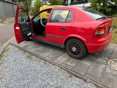 Gebraucht Opel Astra Sport 84 PS (61 kW) 2001 Rot Limousine