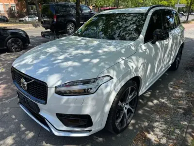 Gebraucht Volvo XC90 R-Design 235 PS (172 kW) 2021 Crystal white (metallic) SUV