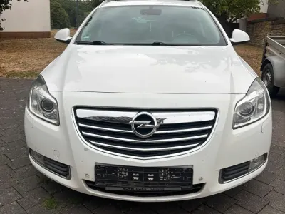 Gebraucht Opel Insignia 195 PS (143 kW) 2013 Weiß Kombi