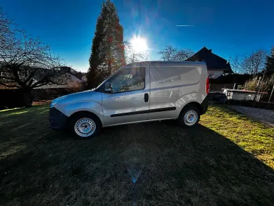 Gebraucht Opel Combo 95 PS (69 kW) 2018 Silber Van / Kleinbus