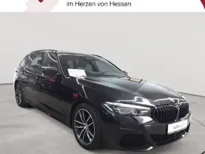 Gebraucht BMW 520 M Sport 190 PS (139 kW) 2023 Saphirschwarz metallic Kombi