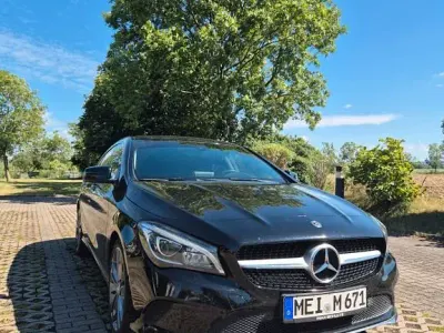 Gebraucht Mercedes CLA220 Shooting Brake 184 PS (135 kW) 2018 Schwarz Kombi