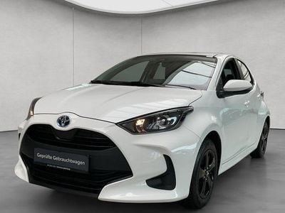 Gebraucht Toyota Yaris Hybrid Business Edition 116 PS (85 kW) 2022 Weiß Limousine
