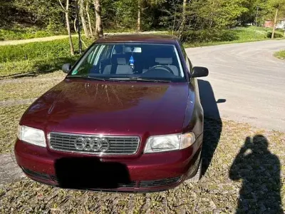 Używany Audi A4 101 KM (74 kW) 1995 Czerwony Sedan/Limuzyna