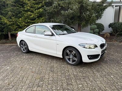 Weiß Gebraucht 2017 BMW 220 Sport Line Coupé | 21.500 € (Fairer Preis)