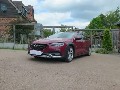 Gebraucht Opel Insignia Country Tourer Exklusiv 170 PS (125 kW) 2017 Rot Kombi