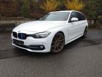 Gebraucht BMW 320 Sport Line 190 PS (139 kW) 2017 Weiß Kombi