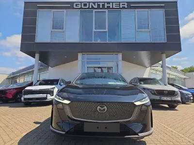 Neu Mazda 6e Takumi-Line 189 kW (258 PS) 2026 Jet black Limousine