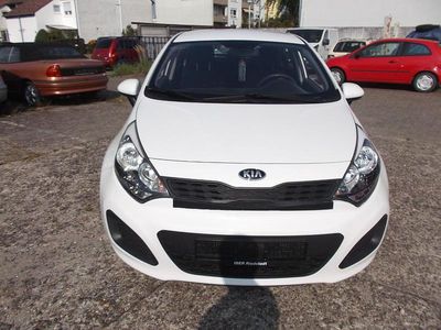 Gebraucht Kia Rio 85 PS (62 kW) 2014 Weiß Kleinwagen