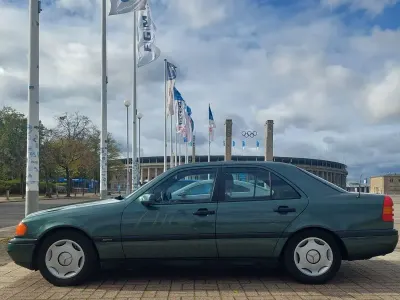 Gebraucht Mercedes C180 122 PS (89 kW) 1994 Grün Limousine