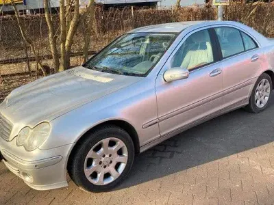 Usata Mercedes C200 Elegance 163 CV (119 kW) 2004 Argento Berlina