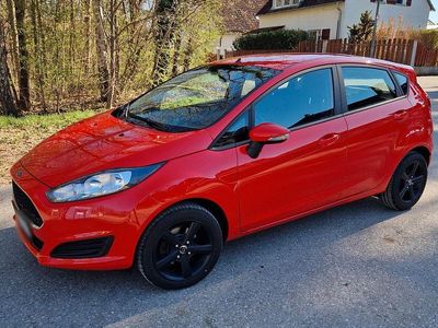 Second-hand Ford Fiesta Celebration 82 CP (60 kW) 2016 Roșu Hatchback