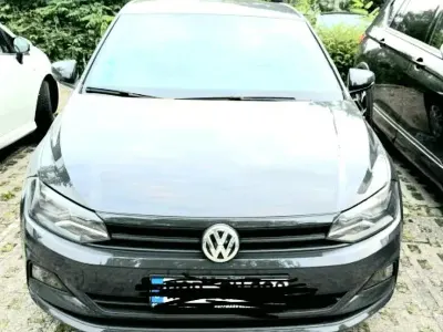 Gebraucht VW Polo 65 PS (47 kW) 2018 Grau Kleinwagen