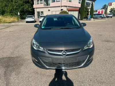 Gebraucht Opel Astra Sport 140 PS (102 kW) 2013 Grau Limousine