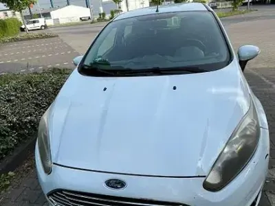 Gebraucht Ford Fiesta Trend 75 PS (55 kW) 2014 Weiß Kleinwagen