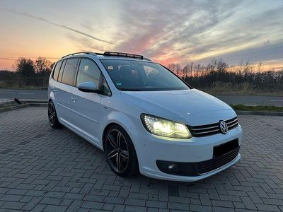 Gebraucht VW Touran Life 140 PS (102 kW) 2014 Weiß Van / Kleinbus