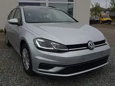Gebraucht VW Golf VII Trendline 116 PS (85 kW) 2020 Reflex silver metallic (metallic) Kombi