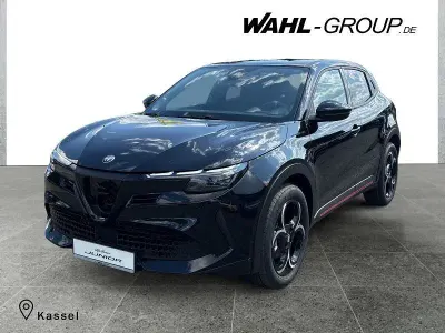 Neu Alfa Romeo Junior Edizione Speciale 136 PS (100 kW) 2025 Schwarz SUV