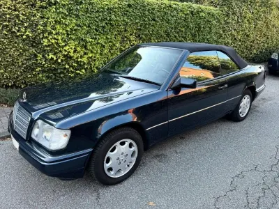 Gebraucht Mercedes E220 150 PS (110 kW) 1996 Schwarz Cabrio